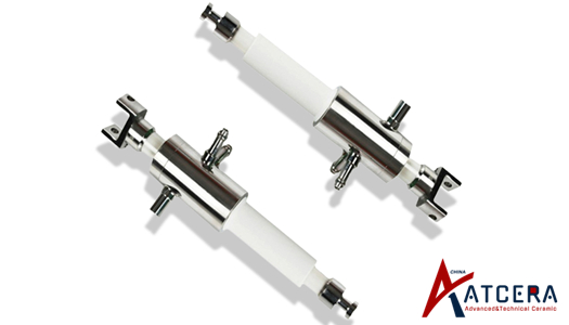Wie erreicht man Präzision im Mikrometerbereich bei Aluminiumoxidpumpen und welche Vorteile bietet das?